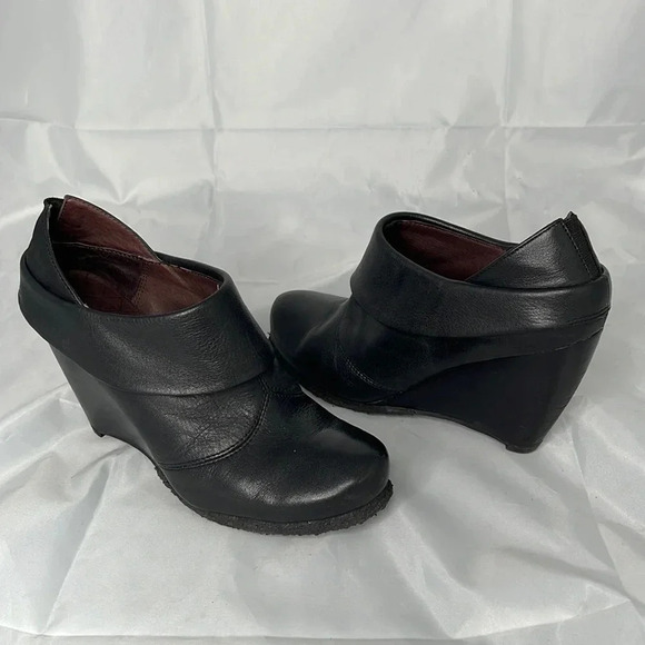 BIVIEL Wedge Booties Black Almond Toe Cuff Leather Textured Rubber Sole Size 37 - Picture 12 of 12